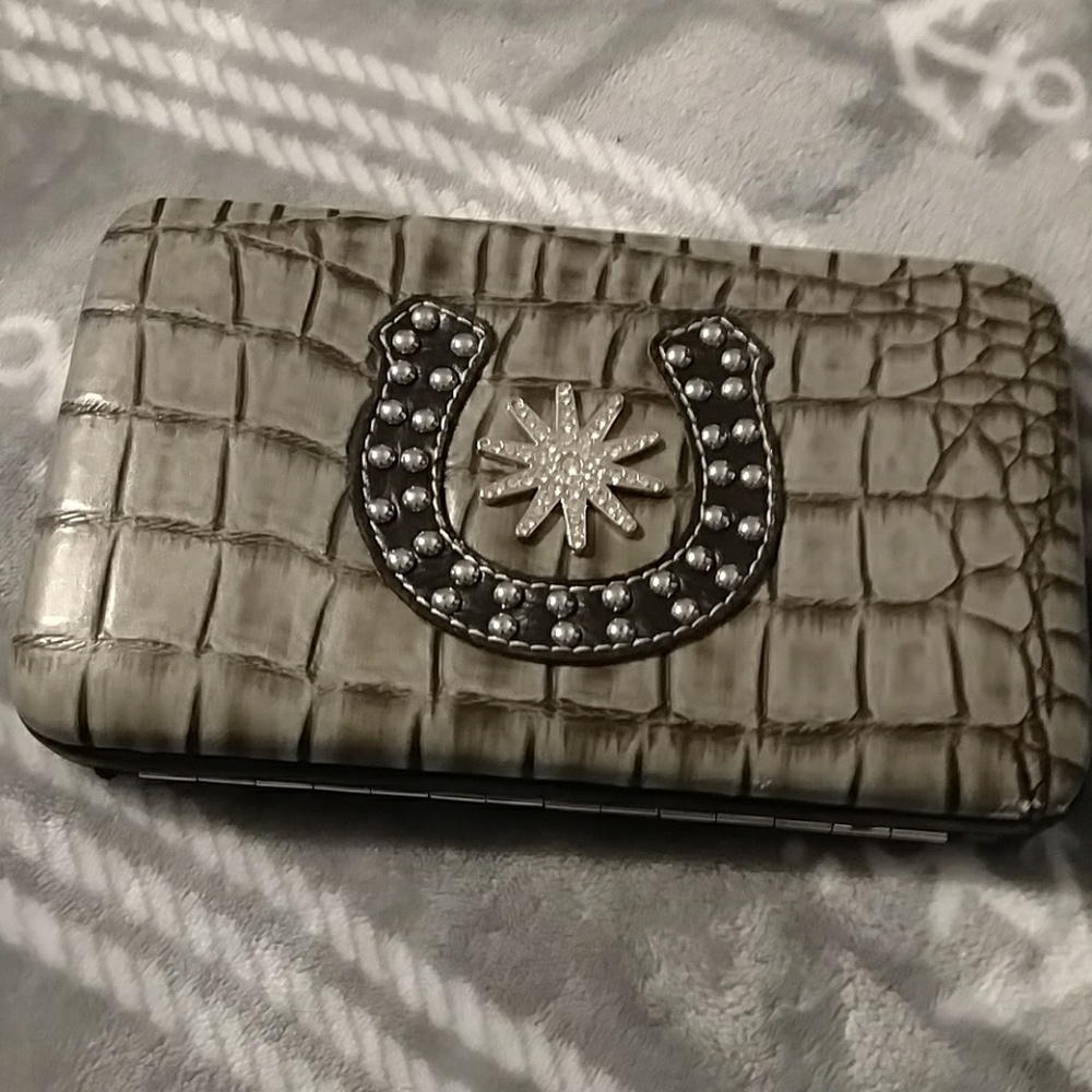 Hard case horse shoe wallet